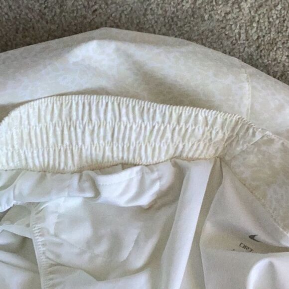 Sold Nike One Dri-FIT Ultra High-Waisted 3" Brief-Lined Shorts, Cream,Size Large - Picture 5 of 10